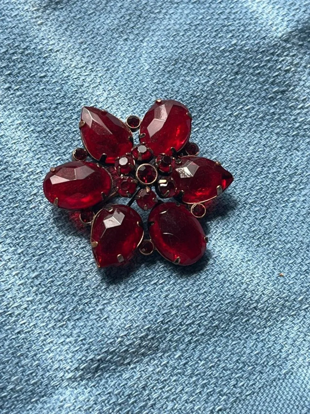 Vintage Mid-Century Austria-Style Red Rhinestone Gold-Tone Flower Brooch 2
